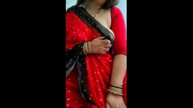 Today Exclusive-Sexy Figure Bhabhi Shows Boobs