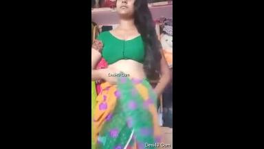 Today Exclusive- Desi Girl Strip Her Saree and Showing Her Boobs and Pussy