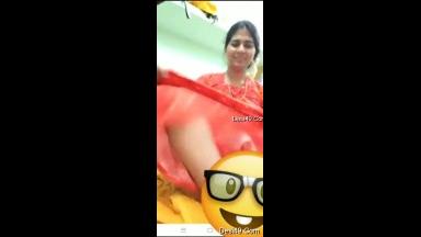 Today Exclusive  Sexy Bhabhi Shows Her Boobs and Pussy On Video Call