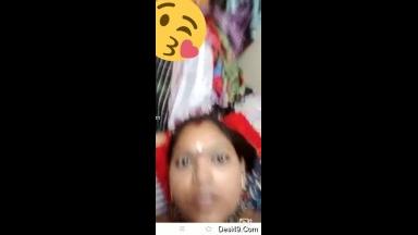 Today Exclusive  Desi Bhabhi Shows her Pussy On Video Call