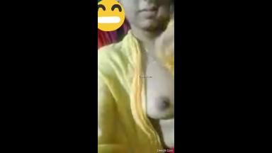 Today Exclusive  Cute Desi Girl Shows her Boobs On VC