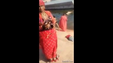 Today Exclusive  Rajasthani Womans Out Door Bathing