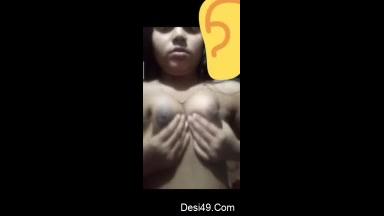 Today Exclusive  Cute Desi girl Shows Her Boobs and Pussy