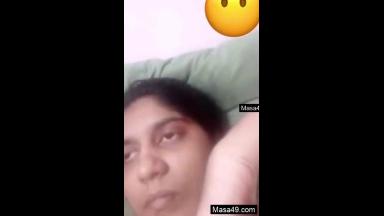 Today Exclusive  Cute Tamil Girl Shows her Big Boobs