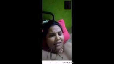 Today Exclusive  Desi Bhabhi Shows her Boobs and Pussy