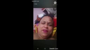 Today Exclusive  Desi Aunty Shows her Boobs and Pussy