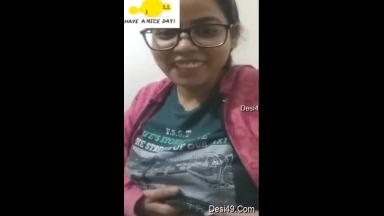 Today Exclusive -Indian Girl Shows her Boobs on VC