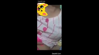 Today Exclusive -Hot Desi Girl Shows her Boobs