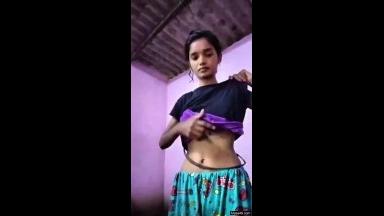 Today Exclusive- Cute Tamil girl Shows Her Boobs and pussy