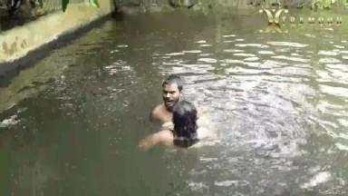 Today Exclusive-DIRTY BIG BOOBS BHABI BATH IN POND WITH HANDSOME