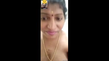 Today Exclusive- Horny Mallu Bhabhi Shows her Boobs