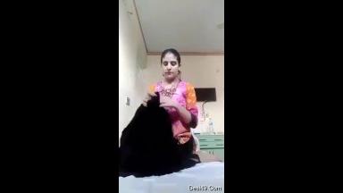 Today Exclusive-Paki Girl Shows Her Boobs and Pussy