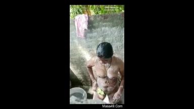 Today Exclusive-Desi Village Bhabhi Bathing