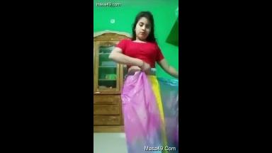 Today Exclusive-Desi Bangla Girl Shows her Boobs