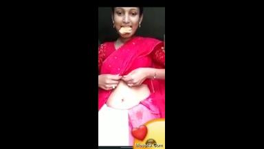 Today Exclusive-Cute Desi girl Shows her Boobs On vc Part 1