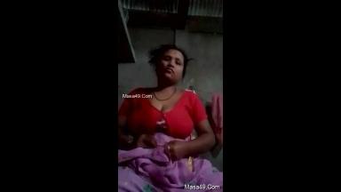 Bhabhi Shows Her Big Boobs