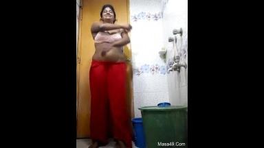 Desi Bhabhi Bathing and Shows Pussy part 3