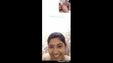 Hot Desi Bhabhi bathing