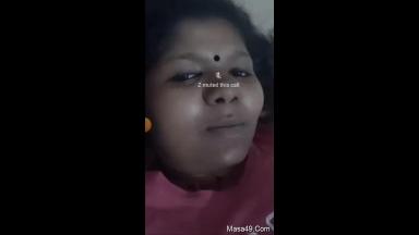 Mallu Bhabhi Shows Boobs On VC