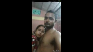 Desi Cpl Romance and Shows boobs