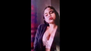 Desi Girl Shows Her Big Boobs