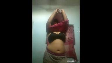 Desi girl Shows Her Big Boobs