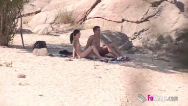 Amateur Couple Caught Fucking On A Public Beach