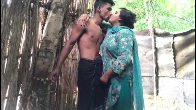 Devor And Bhabhi Go To A Very Old House And Suddenly Have Sex With Fear