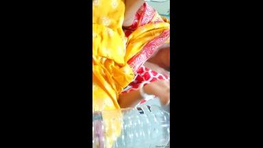 Desi Bhabhi Handjob and Ridding