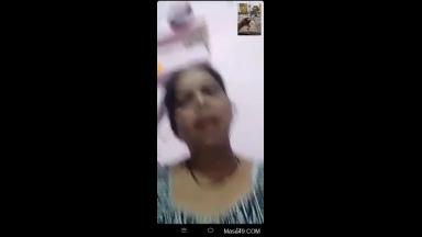 Desi Bhabhi Shows Her Pussy