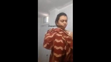 Horny Desi Girl bathing and Fingering Part 1