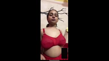 Desi Girl Shows her Big boobs and Fingering