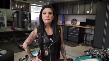 Squirting Biker Babe Fucks The Mechanic