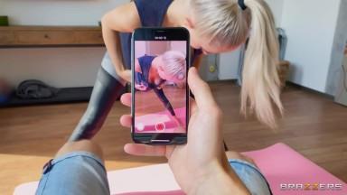 Downblouse Yoga With Eva