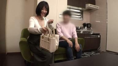 498DDH-201  A Super-breasted Housewife Who Eats Younger Men While Stealing Her Husbandamp039s Attention